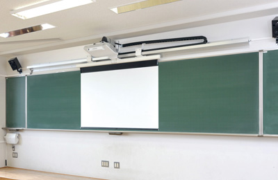 映写・板書兼用スクリーン 巻上げぺたり2wayスクリーン