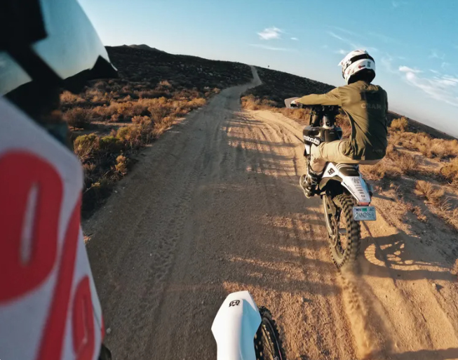 ヘルメットフロント + サイドマウント