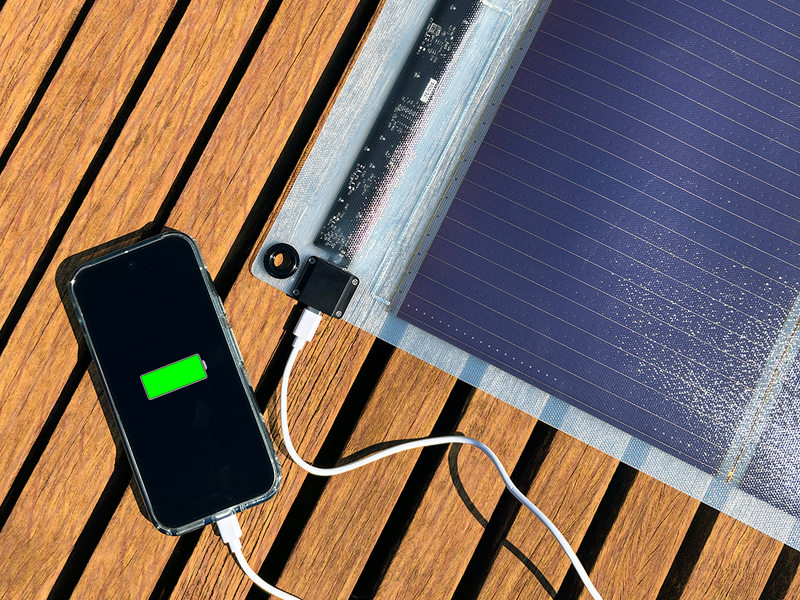 どこでも発電 ソーラーシートチャージャーセット 8Wタイプ/バッテリー容量2500mAh/LED付