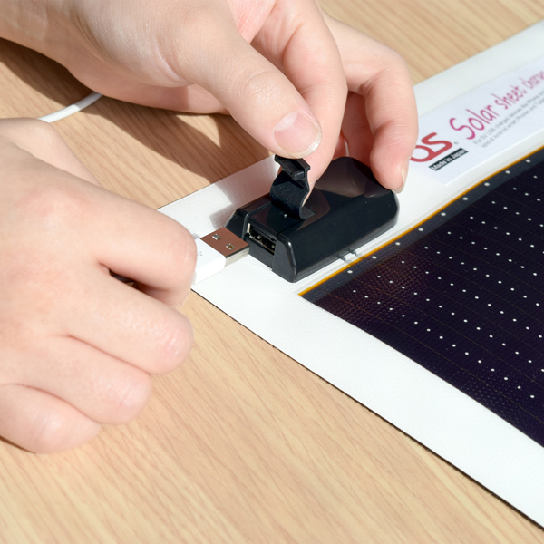 どこでも発電 ソーラーチャージャーセット 5.4Wタイプ/バッテリー1800mAh/LED付