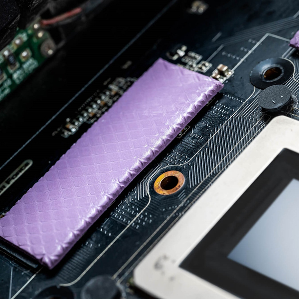 Thermal Pad (厚み0.5mm) M.2 SSDチップ GPU/CPU冷却用途 / 非通電性 / 13.3w/mKの熱伝導率 / 熱伝導両面接着シート