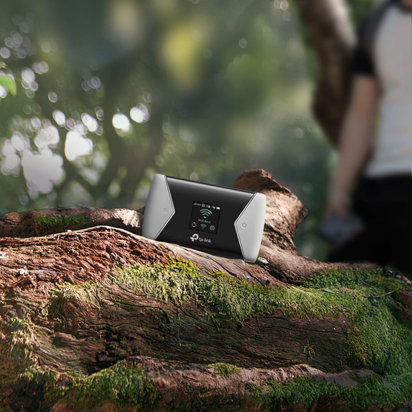 300Mbps LTE-Advanced対応 モバイルWi-Fiルーター