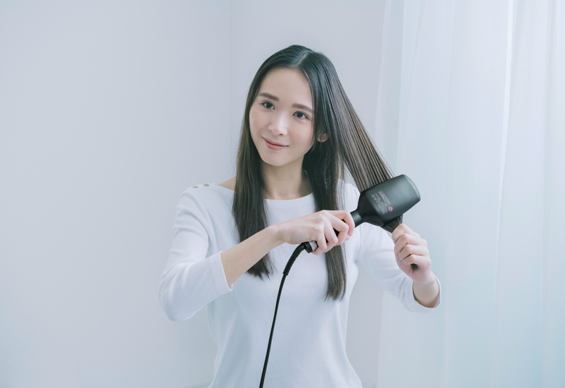 ブラシストレートアイロン イオニティ （黒）