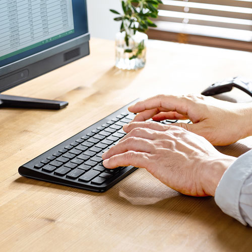 ワイヤレススリムキーボード（テンキー付き・ブラック）