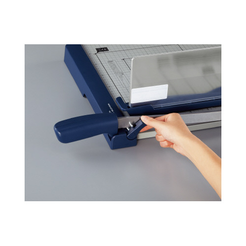 ペーパーカッター（押し切り式）　Ａ３