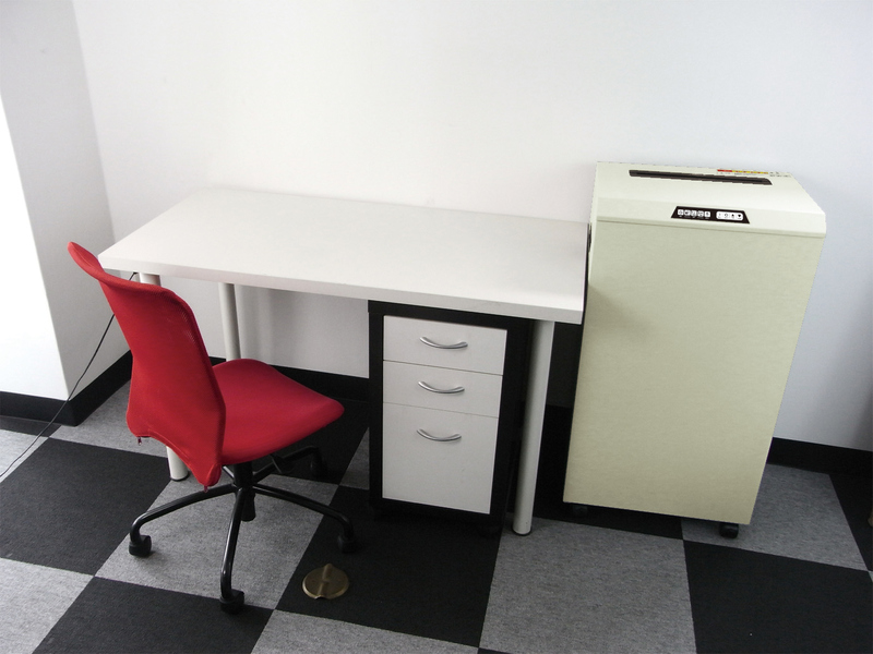 業務用クロスカットシュレッダー A3対応 金属ボディ採用 最大29枚細断(50Hz) ダスト容量90L 定格時間60分 細断寸法4×30mm W520×D385×H935mm