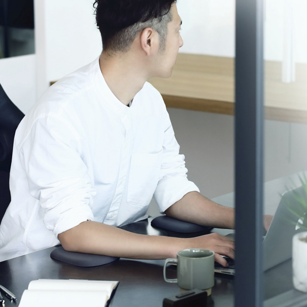 エルボーレスト/エルブ/扇形タイプ/チャコールブラック