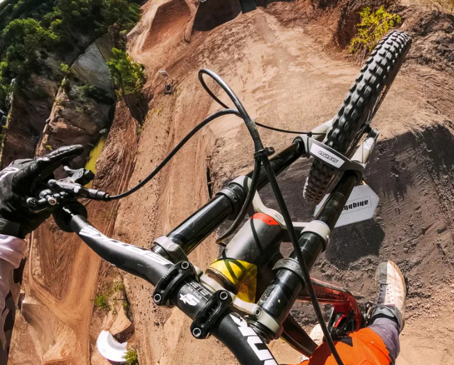 ヘルメットフロント + サイドマウント