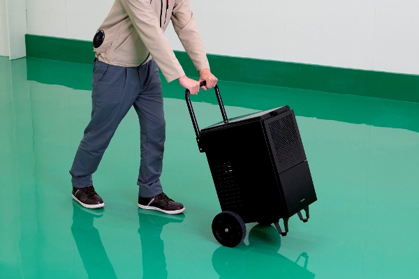 大型除湿機 ブラック