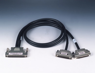 100ピン-to-2 x 68ピンSCSIケーブル(1m)