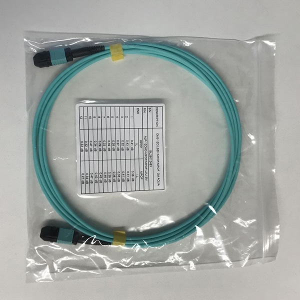 MPOパッチコード OM3-12芯 MPO(Pin無)/MPO(Pin無) メソッドB 15m アクア