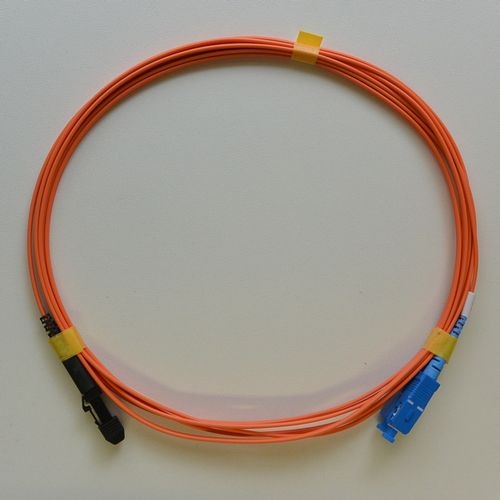 マルチモード光パッチコード GI50 2芯メガネ MTRJ(M)-SC 1.5m 橙色