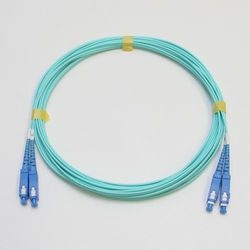 10G光パッチコード GI50 OM3 2芯メガネ SC-SC 1.5m アクア