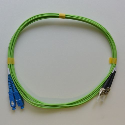 マルチモード光パッチコード GI50 2芯メガネ SC-ST 3m 若草色