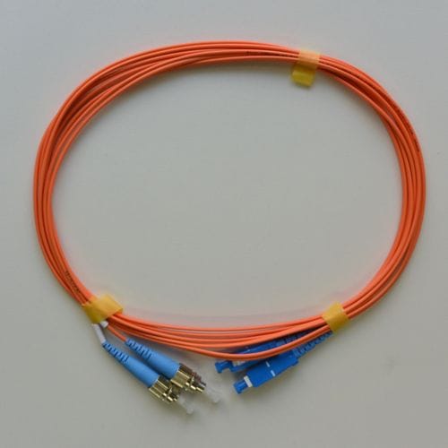 マルチモード光パッチコード GI62.5 2芯メガネ FC-SC 3m 橙色