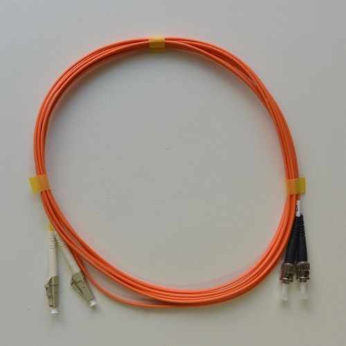 マルチモード光パッチコード GI62.5 2芯メガネ LC-ST 2m 橙色
