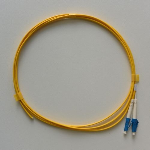シングルモード光パッチコード 2芯メガネ 片端LC 3m 黄色