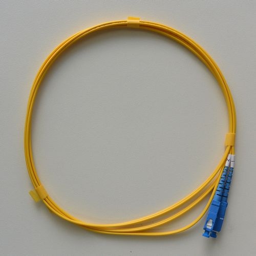 シングルモード光パッチコード 2芯メガネ 片端SC 2m 黄色
