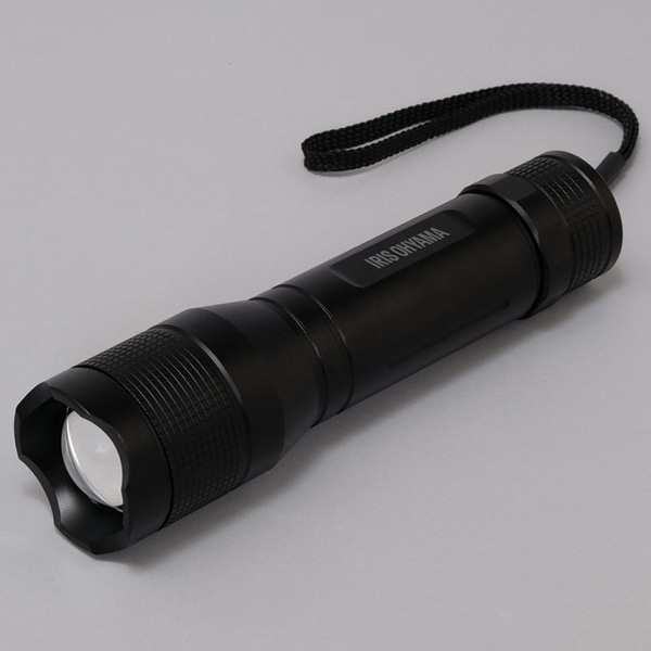 LEDハンディライト 1300lm ズーム機能付き