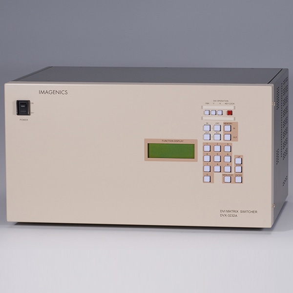 8入力16出力DVIマトリックススイッチャー（HDCP対応）