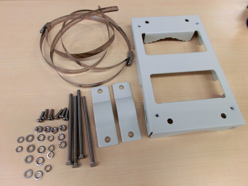 屋外PoEインジェクタ用ポール取付金具ET