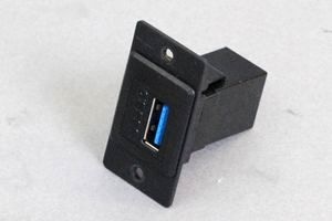 パネルマウントベゼルセット USB3.0タイプ中継コネクタ（両側Aメス） 黒色ストレート結線