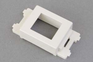 コンセント取付ガイドチップ（ヨコ取付用）シロ