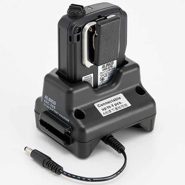 4台連結充電スタンド